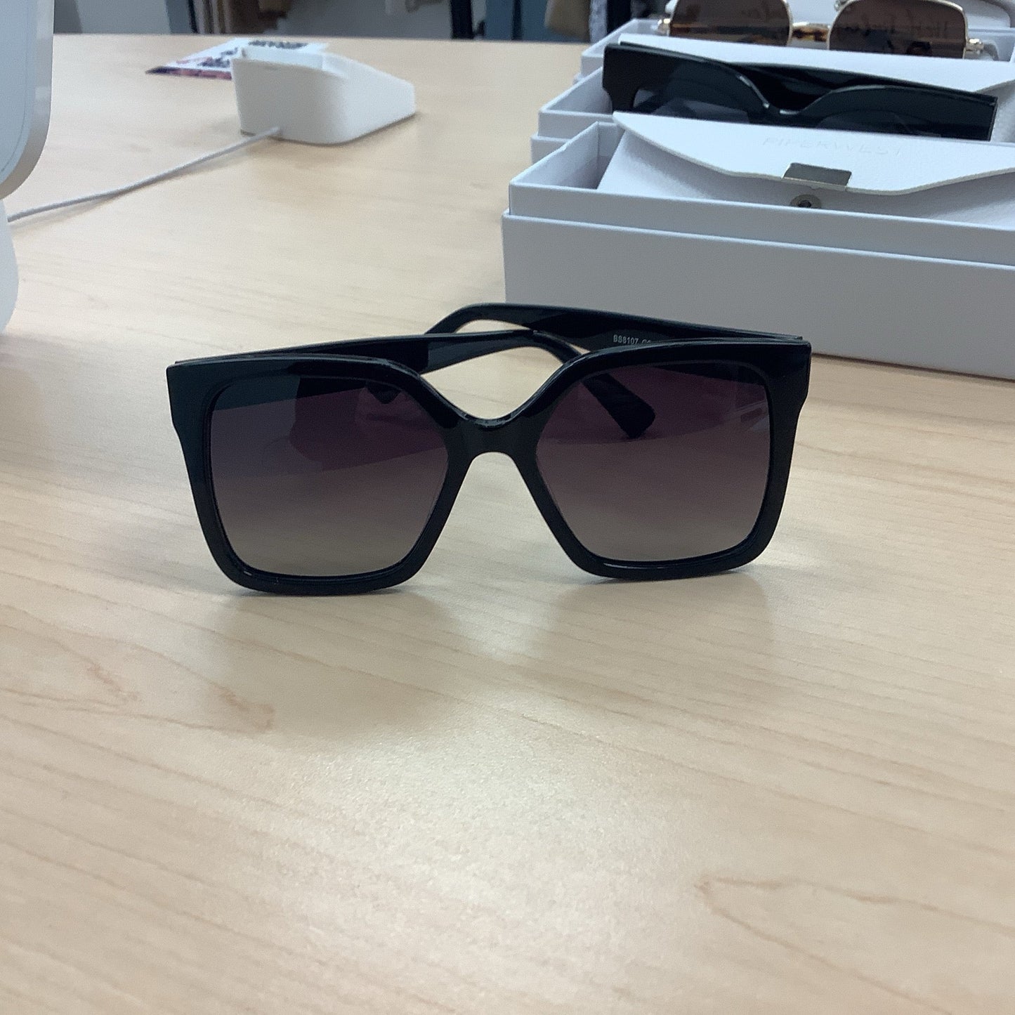 Avalon Retro Square framed sunglasses in jet black