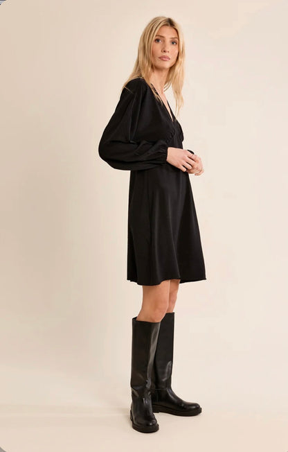 Short belted dress, V-neck