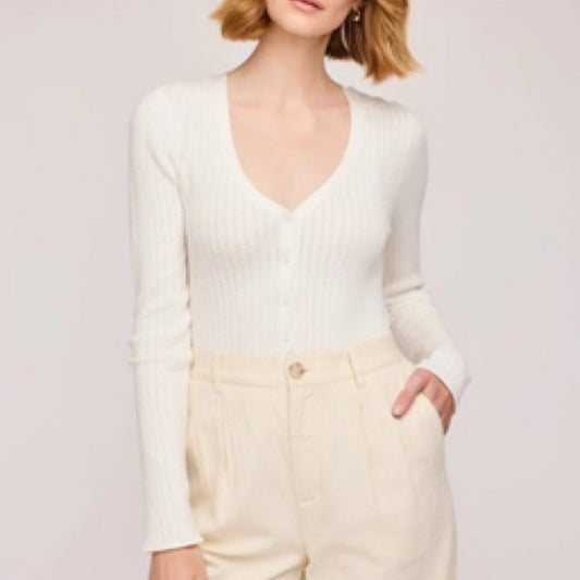 Mia V-Neck Pullover Top