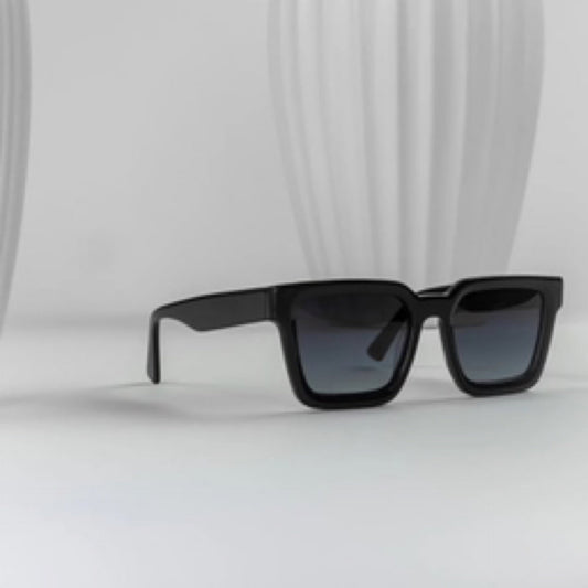 Akila casual square sunglasses in black