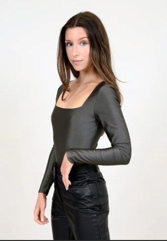 Stacy Square Neck