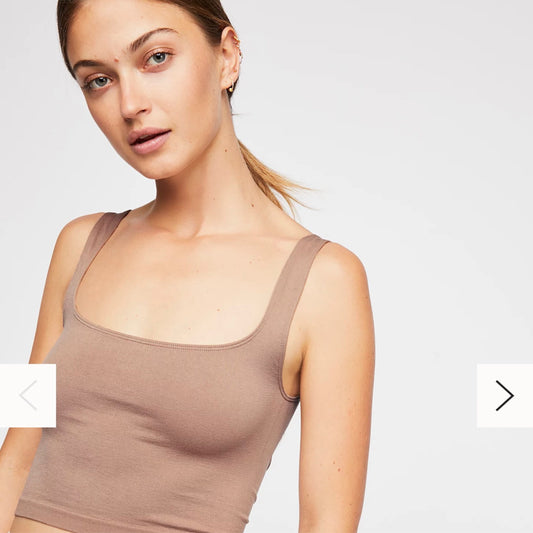 SCOOP NECK CROP