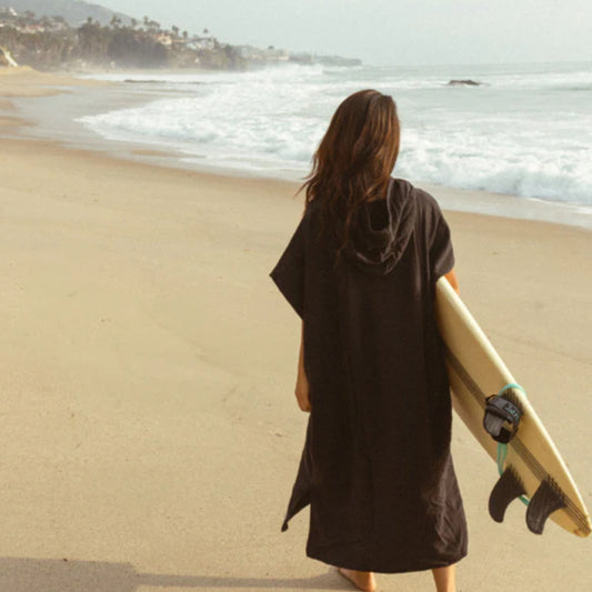 Terra Hooded Poncho in (Black)